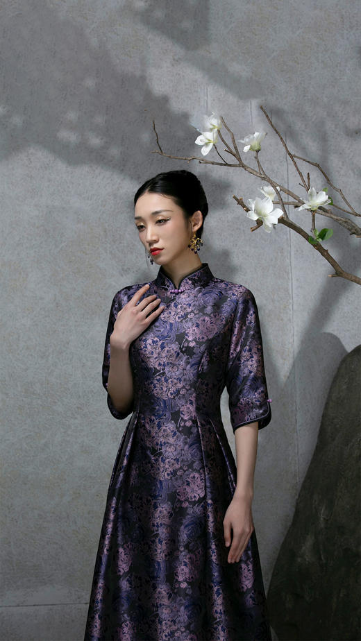 吉祥衣家新中式国风新款高端气质显瘦修身女装红紫斗芳菲连衣裙 商品图4