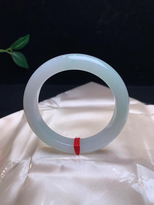 612570，55 浅绿正圈手镯，清新秀气。淡淡的浅绿底色，润润的 冰润清新 商品图3