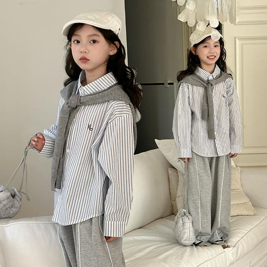 【麦乐拉  5035披肩条纹衬衣】蓝白竖条纹衬衫 胸前刺绣小设计 宽松百搭 怎么搭都好看 商品图2