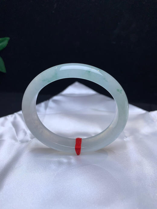 612569，54 冰底飘花贵妃。整条冰透。底妆均匀干净，一半带淡雅的蓝花 商品图0