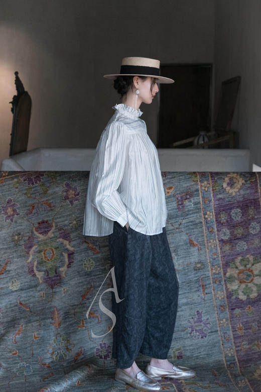 Maku  蓝色条纹手织真丝褶领上衣 商品图4