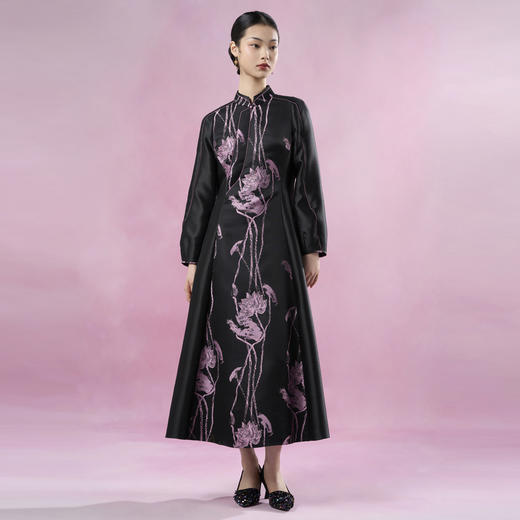 吉祥衣家春季2025新款国风桑蚕丝浮香绕曲荷花轻奢高定连衣裙 商品图0
