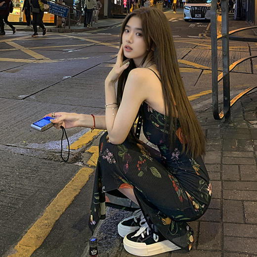 西遇碎花吊带连衣裙女夏季新款黑色法式收腰旅游度假风裙子SS150339/SS150340 商品图4