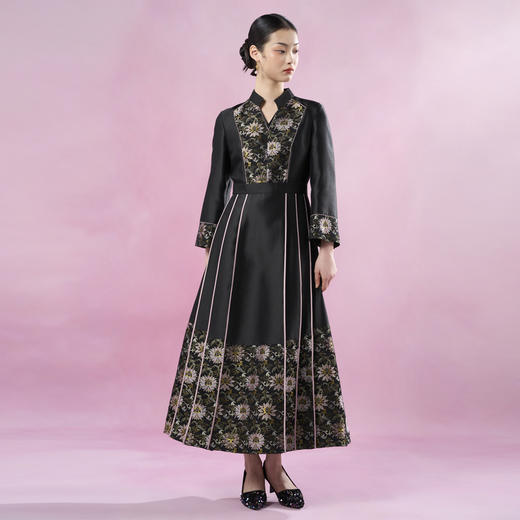 吉祥衣家2025春夏新款气质长袖绣花新中式国风修身如意莲依连衣裙 商品图2