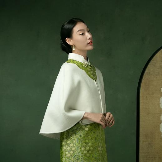 吉祥衣家新中式国风秋冬保暖气质复古白色女装花落菩提斗篷披肩 商品图1