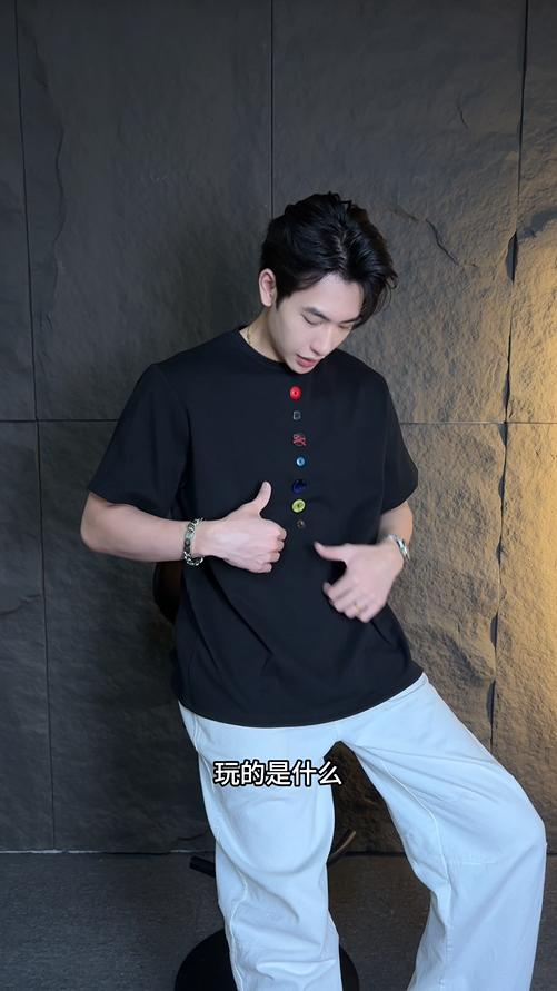 T2885夏季高级感新款彩色纽扣圆领短袖T恤小众设计百搭情侣套头上衣 商品图0