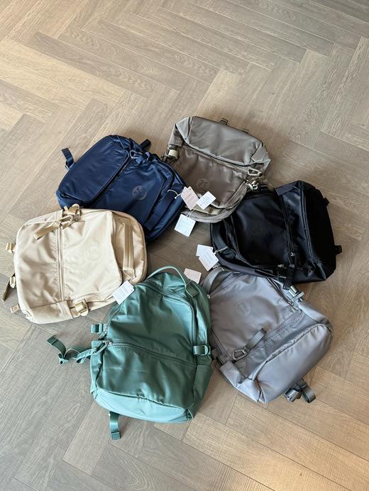 点此购买 lulu露露男女款短途旅行双肩包 sz 313748 商品图1