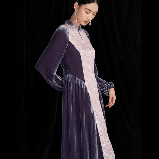 吉祥衣家新中式国风春夏新款高端气质显瘦修身女装紫韵留金连衣裙 商品图2