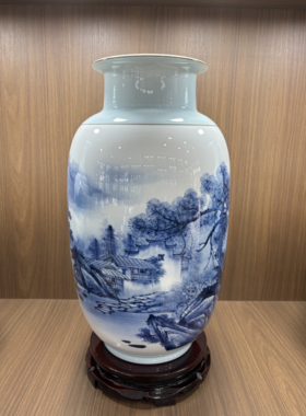 青花山水赏瓶