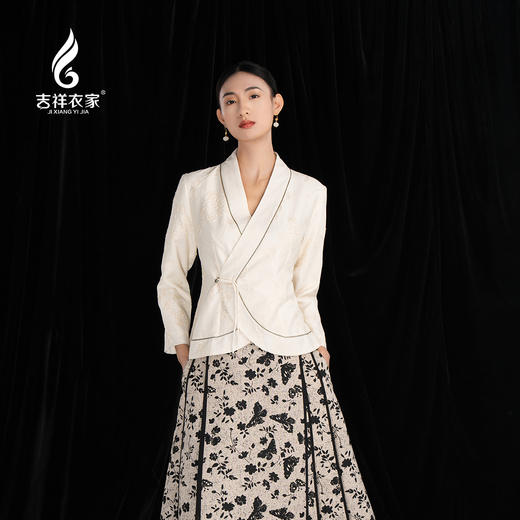 吉祥衣家新中式国风新款高端气质显瘦修身女V领小香风江月白外套 商品图1