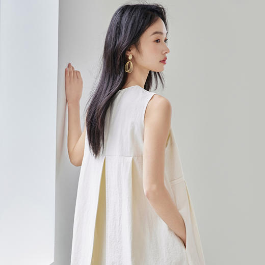 IC 法式气质绝美白色休闲连衣裙新款夏季裙子女肌理宽松背心长裙 商品图2