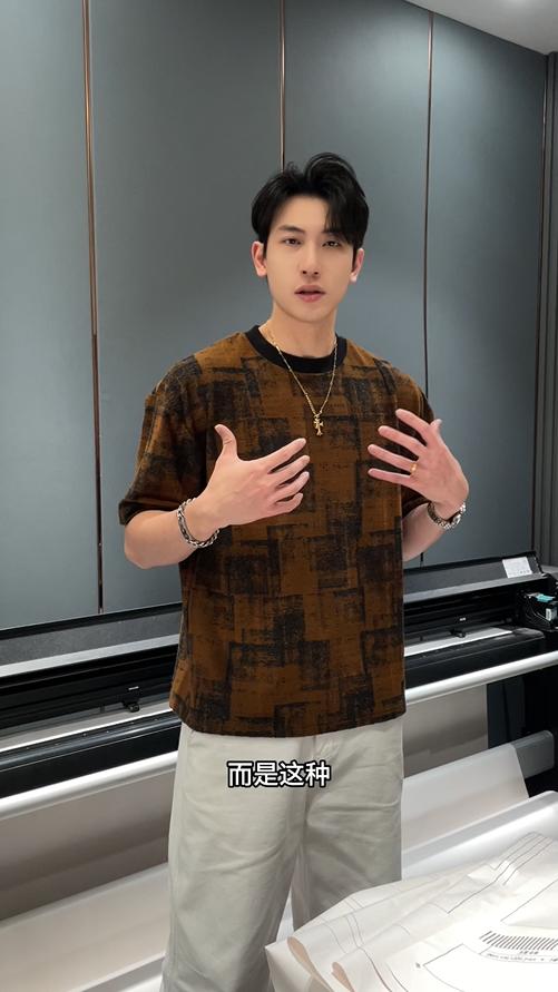 T2667夏季高级感新款美式撞色简约圆领短袖T恤时尚休闲潮流套头上衣 商品图0