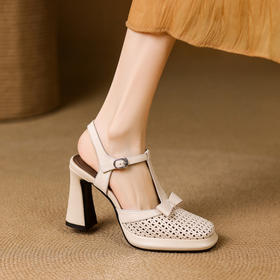 【预售5天】时尚真皮蝴蝶结镂空中空单鞋粗跟高跟T字带包头罗马凉鞋女DPJ&2375