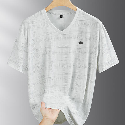 【冰丝】【DPF】大依优型大码V领短袖T恤加肥加大码时尚冰丝速干半袖上衣男士夏季新款 商品图4