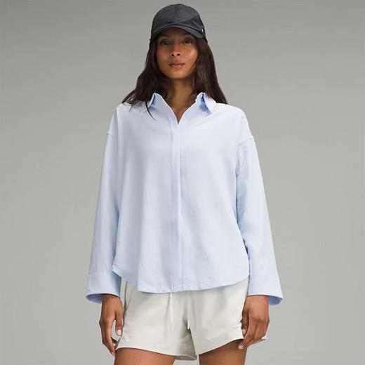 原单正品 Lulu Button-Front 女士长款衬衫，微微肩线前移的设计，袖子切割线剪裁，纽扣可以自由开合，同色系纽扣
两个色，尺码 4 6 8 商品图0