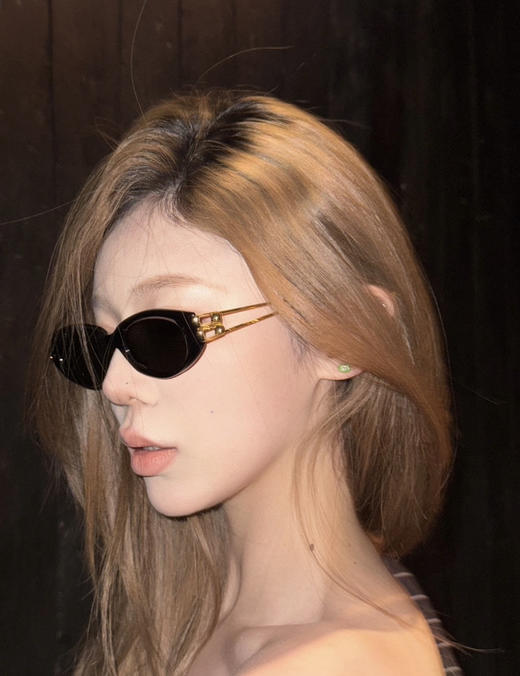 新款 Gentle Monster 2025Collection Kunst  自己备注颜色。红色。黑金色。  黑银色。 商品图13