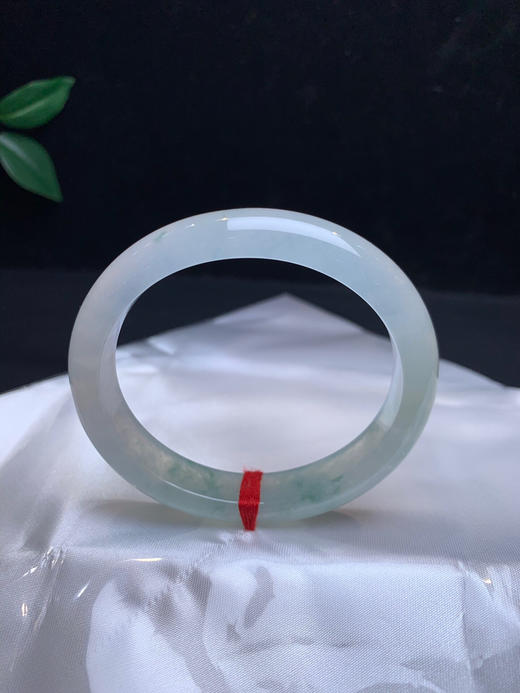 612569，54 冰底飘花贵妃。整条冰透。底妆均匀干净，一半带淡雅的蓝花 商品图4