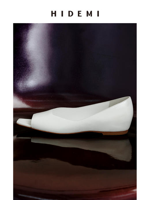 HIDEMI 进口牛漆皮极简设计感鱼嘴镂空露趾小坡跟增高单鞋 白色/黑色 商品图6