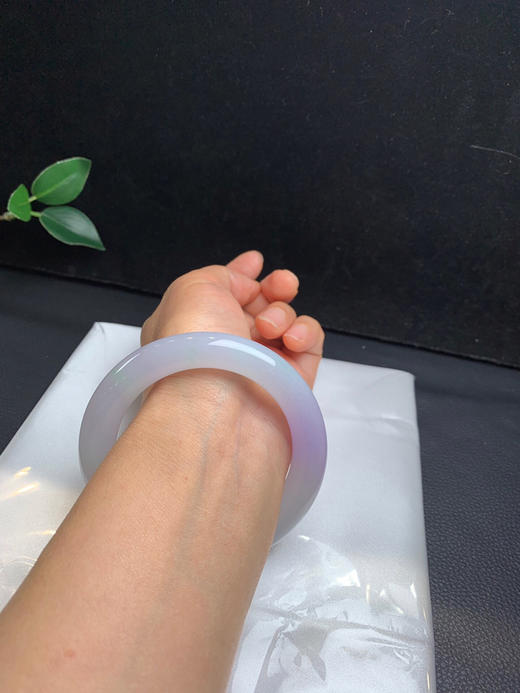 612566，56.3冰春彩圆条，清新白底飘一点点绿花，局部带一截粉紫底，特别清新干净 商品图5