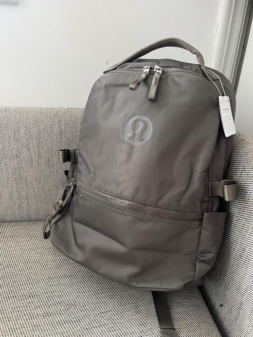 点此购买 lulu露露男女款短途旅行双肩包 sz 313748 商品图7