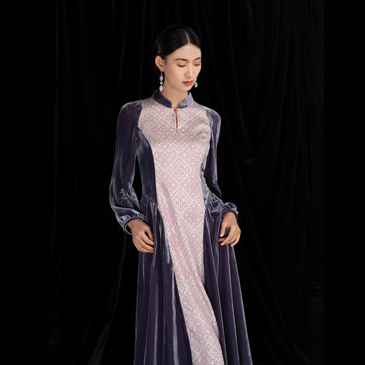 吉祥衣家新中式国风春夏新款高端气质显瘦修身女装紫韵留金连衣裙 商品图3