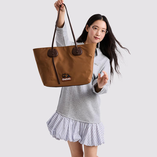 大英博物馆 巴斯特系列 萌猫托特包轻便休闲单肩包 棕色 商品图7