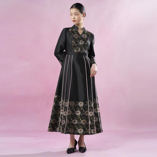 吉祥衣家2025春夏新款气质长袖绣花新中式国风修身如意莲依连衣裙 商品图0