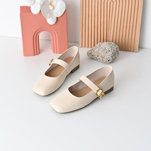 经典鲨2025春季新品复古方头一字扣平底舒适简约百搭通勤单鞋女KW89-517051 商品图1