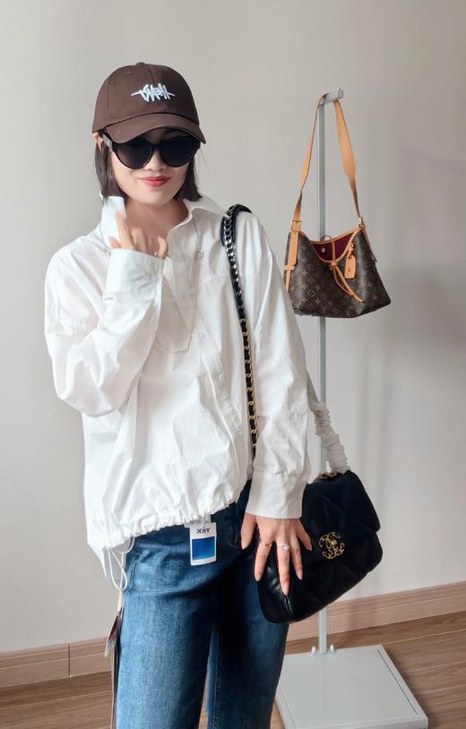 春新品超新颖工装风抽褶减龄前短后长衬衫 商品图3