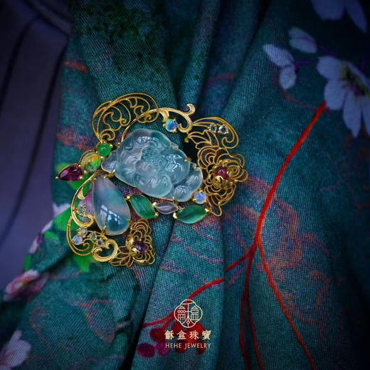 龢盒原创 9k金镶高冰翡翠春日蝴蝶胸针 商品图4