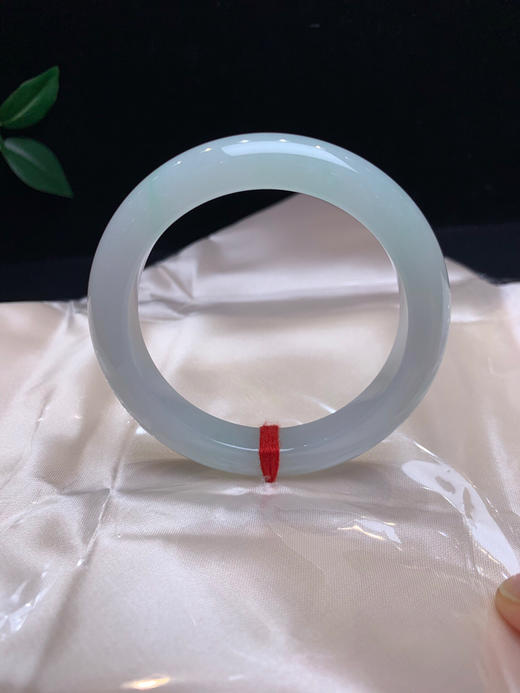 612570，55 浅绿正圈手镯，清新秀气。淡淡的浅绿底色，润润的 冰润清新 商品图0