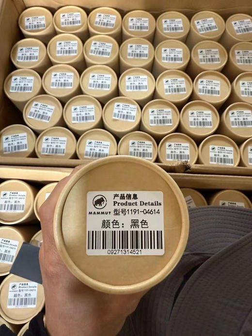 原单正品猛犸象防水遮阳渔夫帽

颜色，黑色，灰色，卡其色

尺寸：帽檐8公分，头围56一59

材质：经过midori处理的舒适弹力面料

官网 498 商品图14