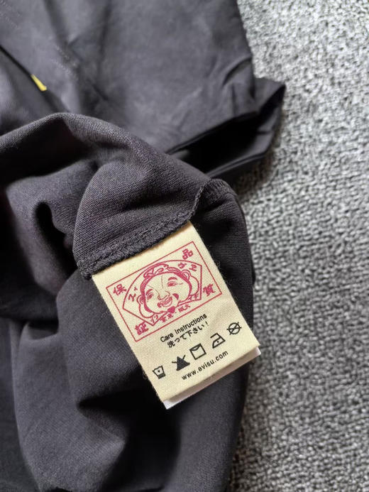 正品EVISU男款T恤 印花纯棉圆领潮流时尚休闲百搭短袖 上身舒适 产地 柬埔寨 
尺码 M L XL
原价1099 商品图6