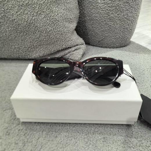 Sporty & Rich - Kaia Sunglasses - Tortoise/Green Green - 女装 - 墨镜 - 乌金/绿色 商品图0