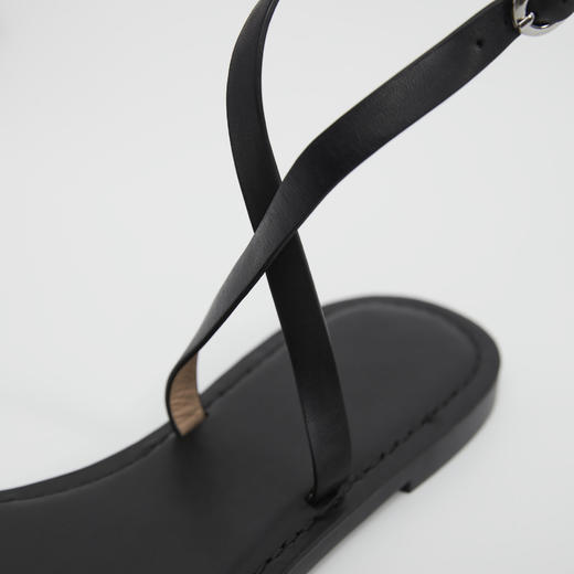 ROMI STUDIO“罗马假日”牛皮拼羊皮套趾平底休闲凉鞋 RW24RP31328 商品图3