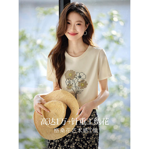 【专属特价】熙世界艺术感格桑花刺绣T恤女短袖休闲圆领显瘦上衣2025夏季新款 商品图2