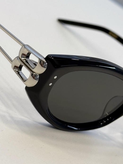 新款 Gentle Monster 2025Collection Kunst  自己备注颜色。红色。黑金色。  黑银色。 商品图11