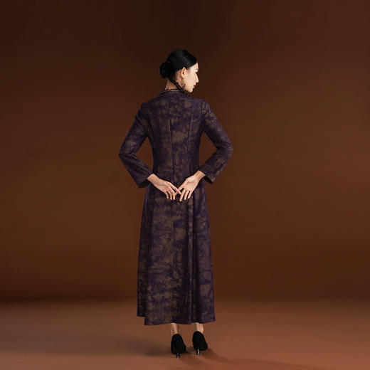 吉祥衣家香云纱鎏金刺绣立领高端气质修身新中式紫梦金缘连衣裙 商品图3