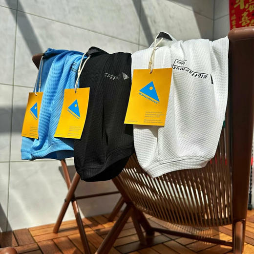 原单正品 Klattermusen攀山鼠 GROA
先知格罗雅2025年全新轻量快干功能短袖

颜色：渡鸦黑Raven丶水鸭蓝Teal Blue丶雪白色Snow
尺寸：S~XL 商品图1