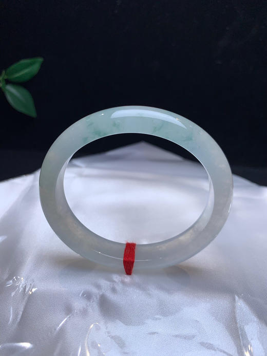 612569，54 冰底飘花贵妃。整条冰透。底妆均匀干净，一半带淡雅的蓝花 商品图3