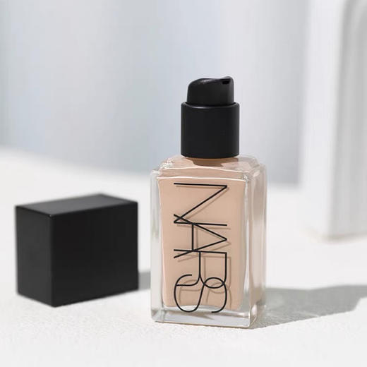 【干皮挚爱 0粉感奶油肌】NARS/娜斯超方瓶流光美肌粉底液30ml/大白饼10g/盒  养肤遮瑕 持色不暗沉 水润不卡粉 商品图0