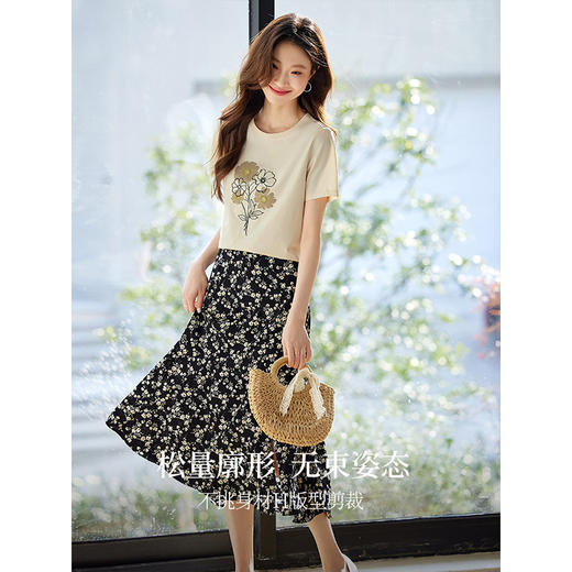 【专属特价】熙世界艺术感格桑花刺绣T恤女短袖休闲圆领显瘦上衣2025夏季新款 商品图1