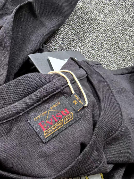 正品EVISU男款T恤 印花纯棉圆领潮流时尚休闲百搭短袖 上身舒适 产地 柬埔寨 
尺码 M L XL
原价1099 商品图7