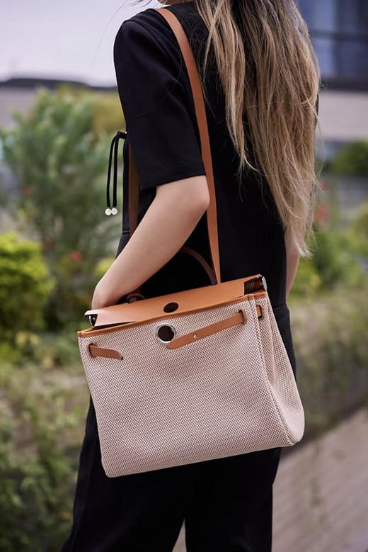 爱马仕 棕色 帆布拼皮 herbag31 斜挎包 商品图2