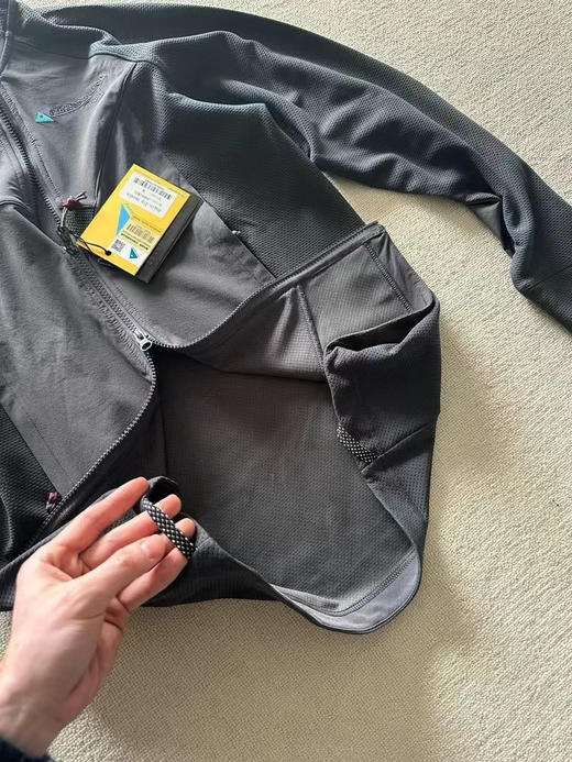 原单正品攀山鼠Klattermusen神鸦系列防风耐磨户外运动夹克连帽 

颜色 渡鸦黑 M L XL XXL 商品图8