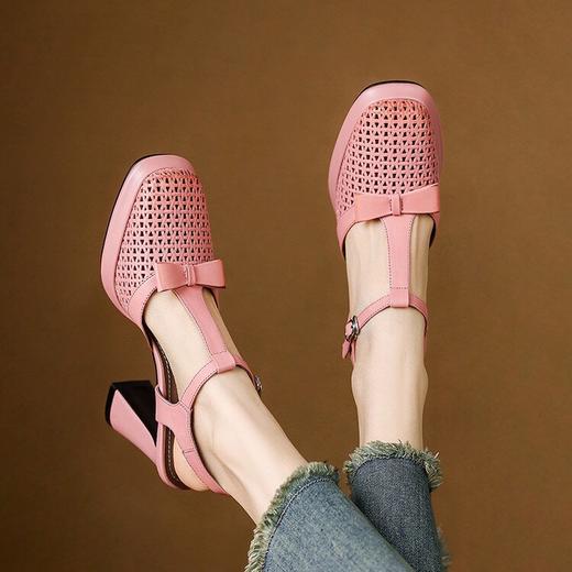 【预售5天】时尚真皮蝴蝶结镂空中空单鞋粗跟高跟T字带包头罗马凉鞋女DPJ&2375 商品图1