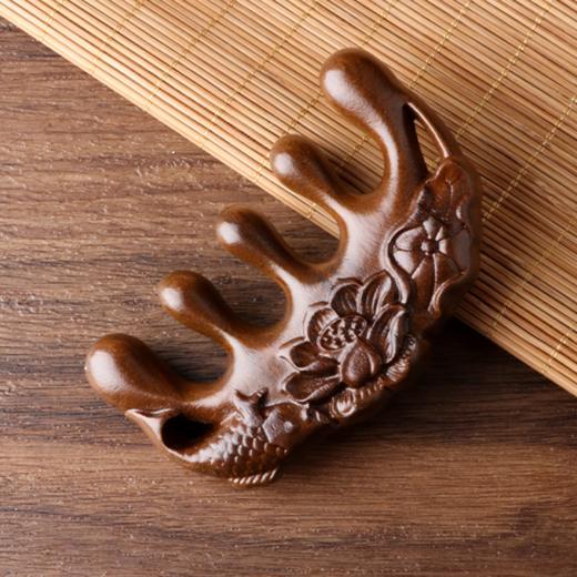 敦煌【莲年有余檀木按摩梳】金丝檀木荷花鱼雕花按摩梳 头皮头部按摩宽齿梳小梳子实木梳经络梳 商品图3