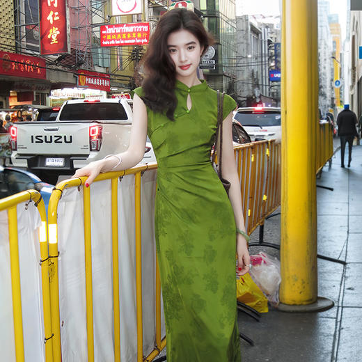 西遇新中式改良旗袍女夏季新款提花水滴领修身无袖连衣裙SS150342 商品图1