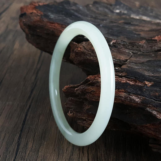 【天然正品】天然青海料细腻油润度佳圆条57.5号和田玉手镯女士现售价：880特价！260325NJM14 商品图4