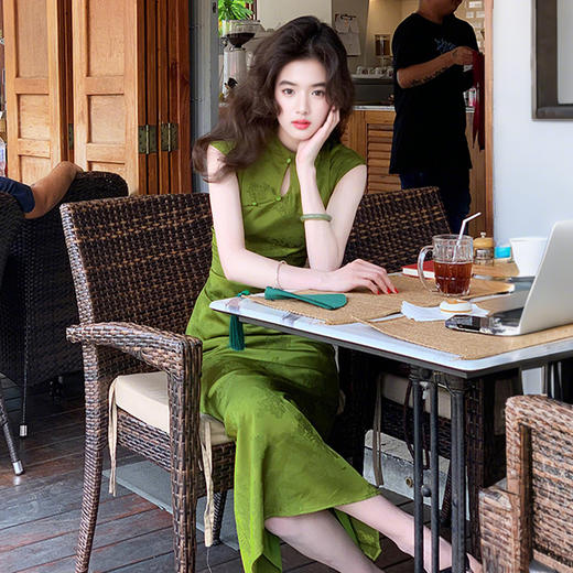 西遇新中式改良旗袍女夏季新款提花水滴领修身无袖连衣裙SS150342 商品图3